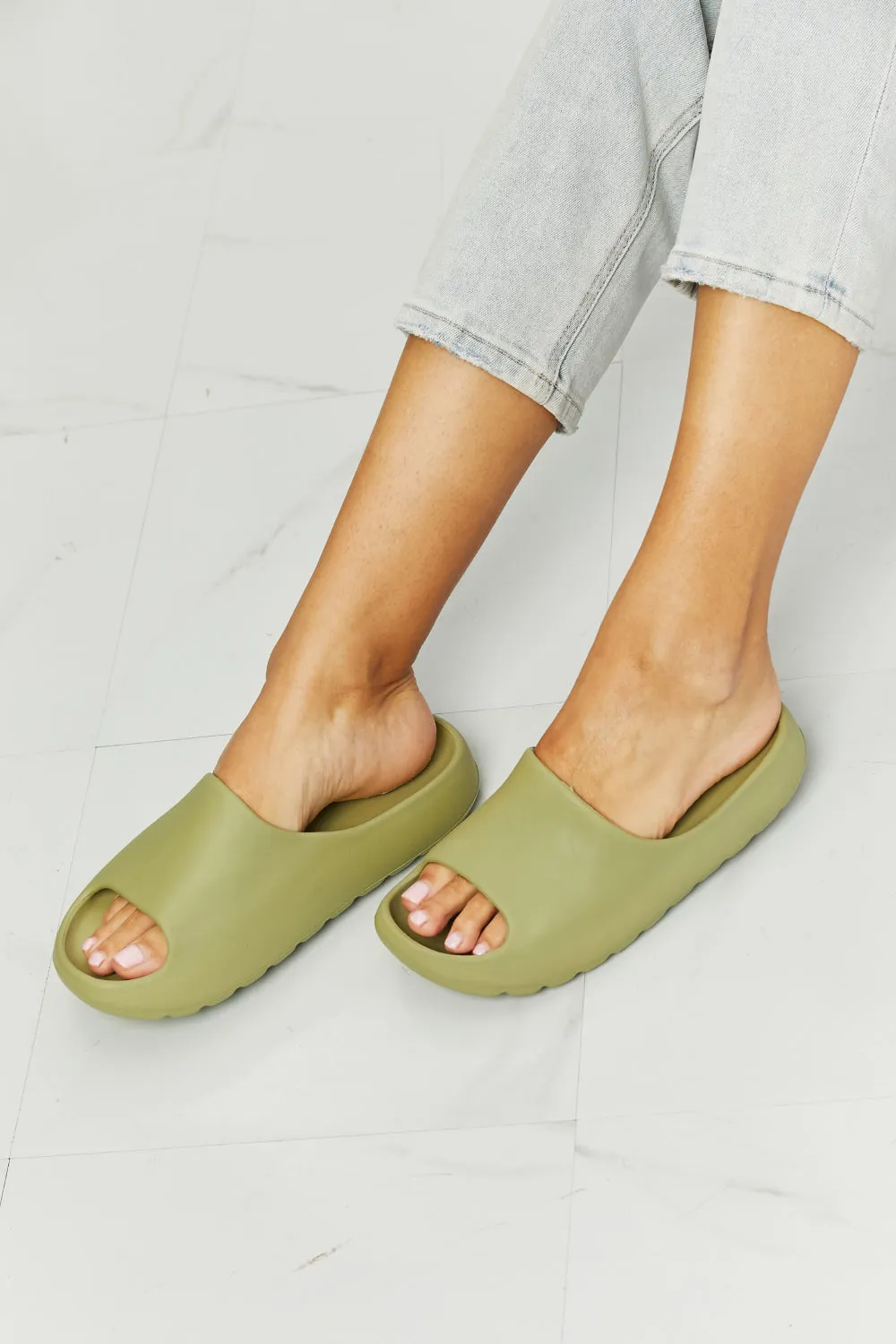AMPQUEEN GREEN Comfort Slides