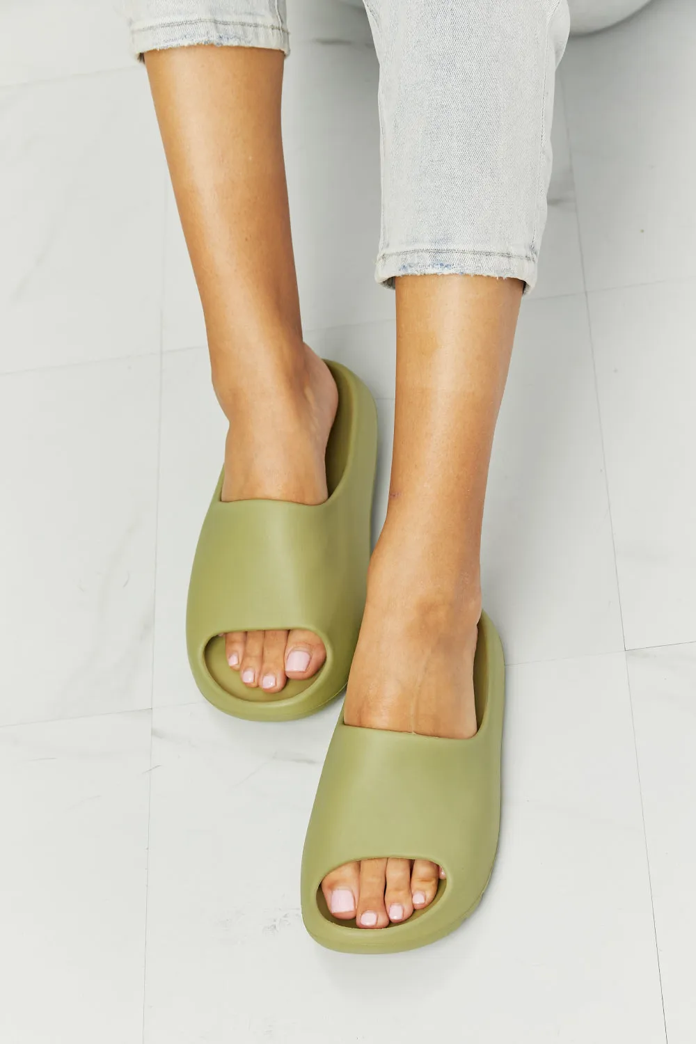 AMPQUEEN GREEN Comfort Slides