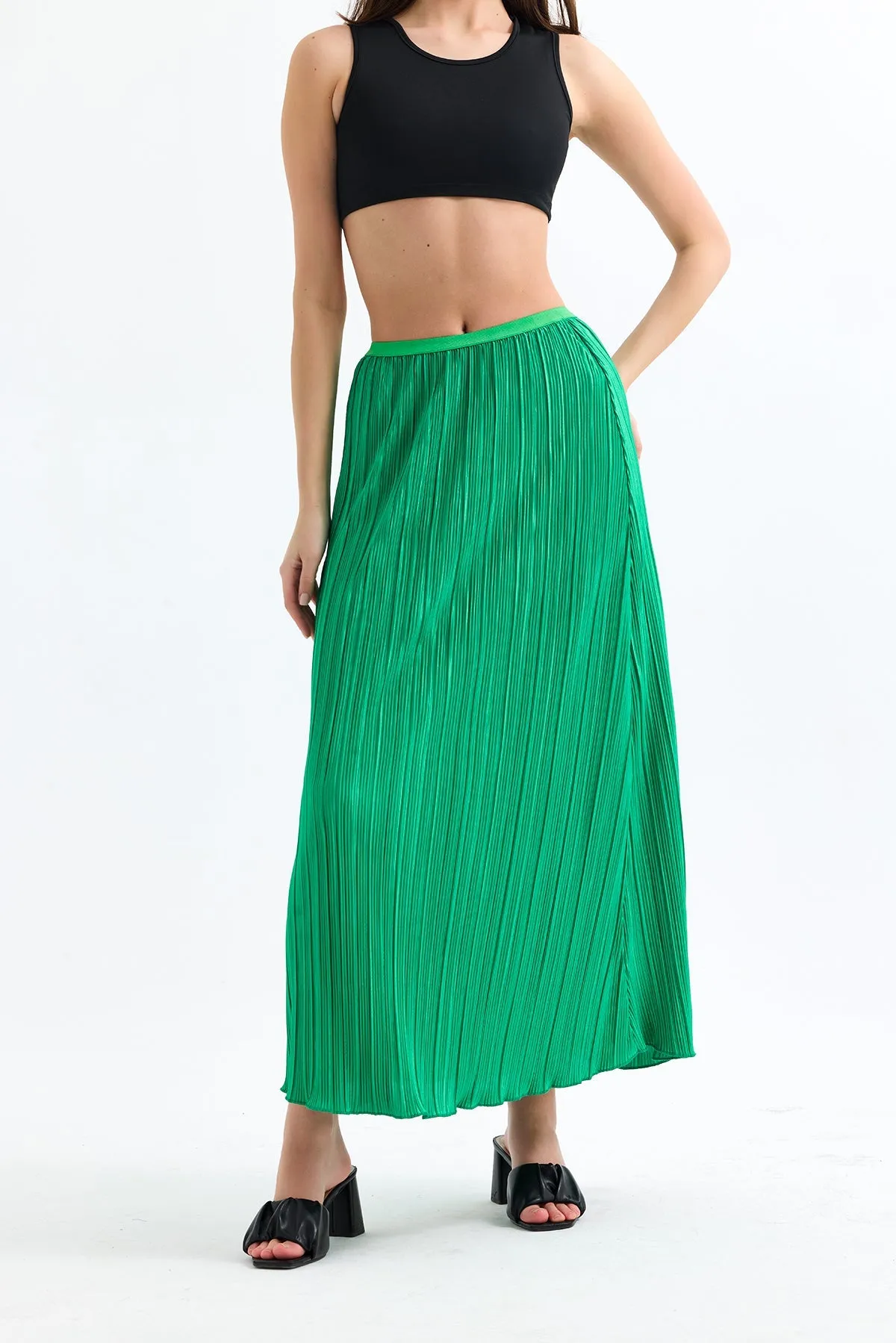 Classic Pleated Midi Skirt in Green