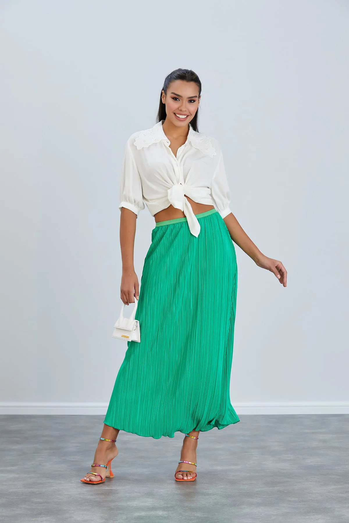 Classic Pleated Midi Skirt in Green