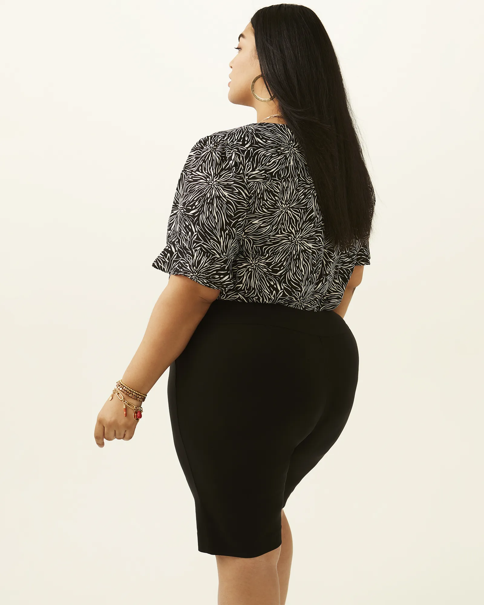 Jewel Stretch Pull On Bermuda Short | Black